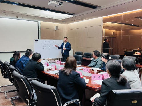 國際港務區管委會洪憲鋒局長一行到頤悅養老公司調研座談